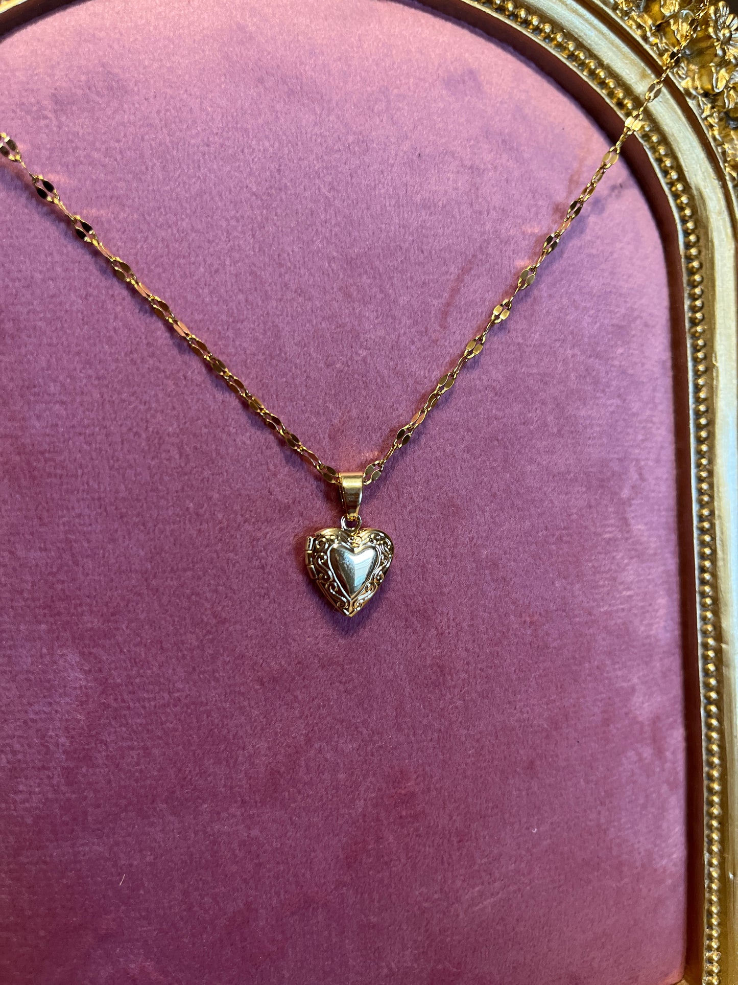 VICTORIAN HEART NECKLACE