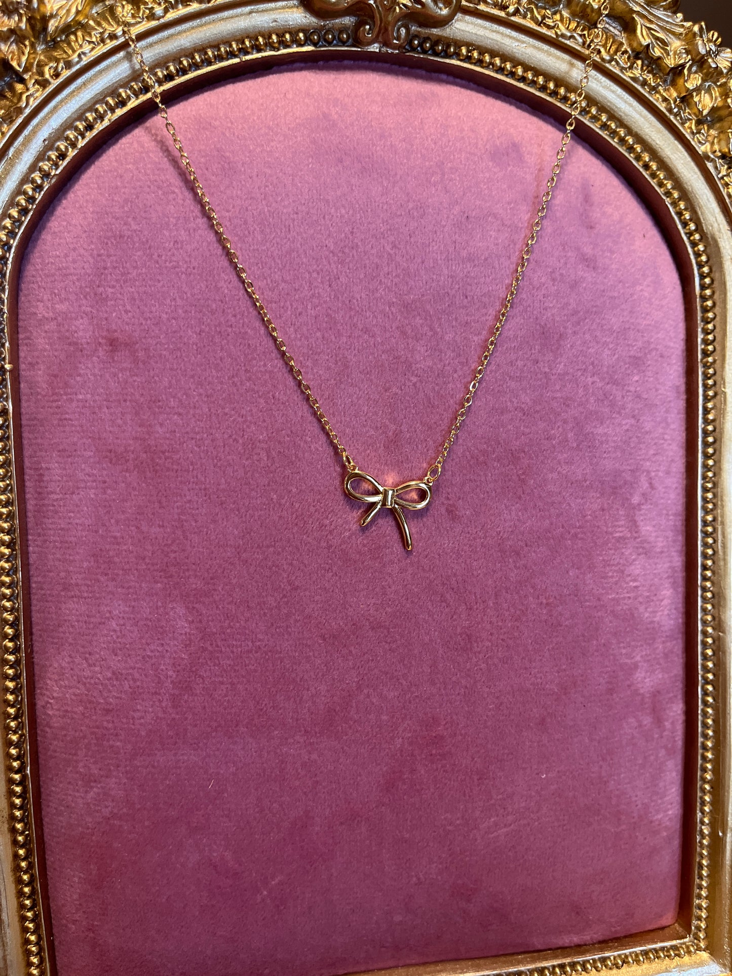 GOLDEN BOW NECKLACE