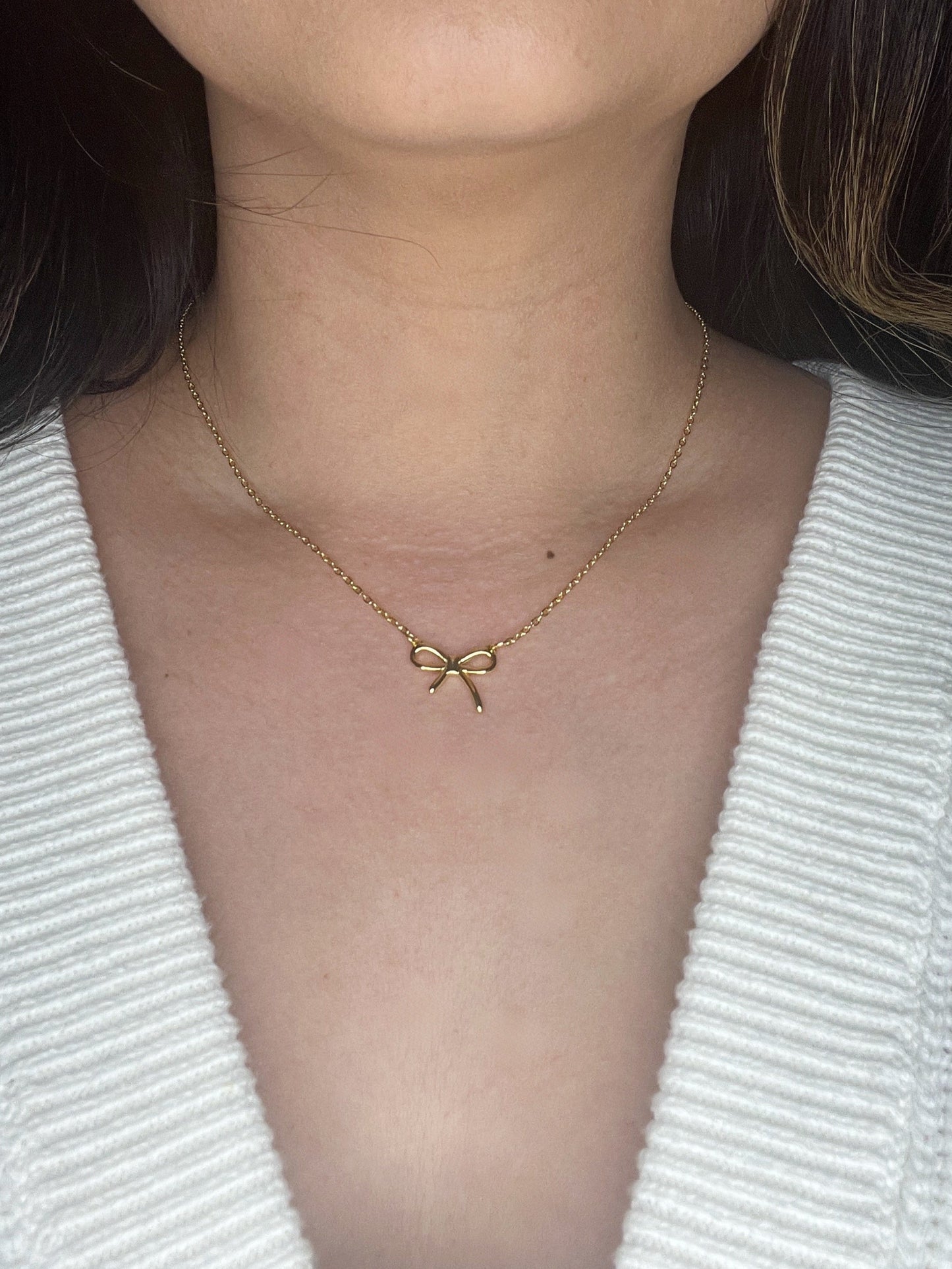 GOLDEN BOW NECKLACE