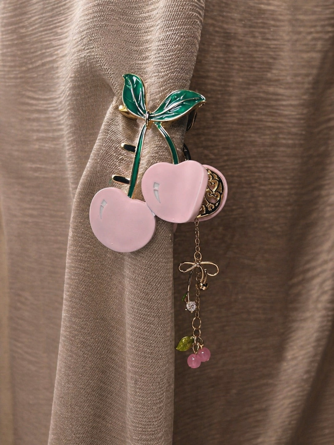CHERRY KISS CHARM CLAW CLIP 🍒