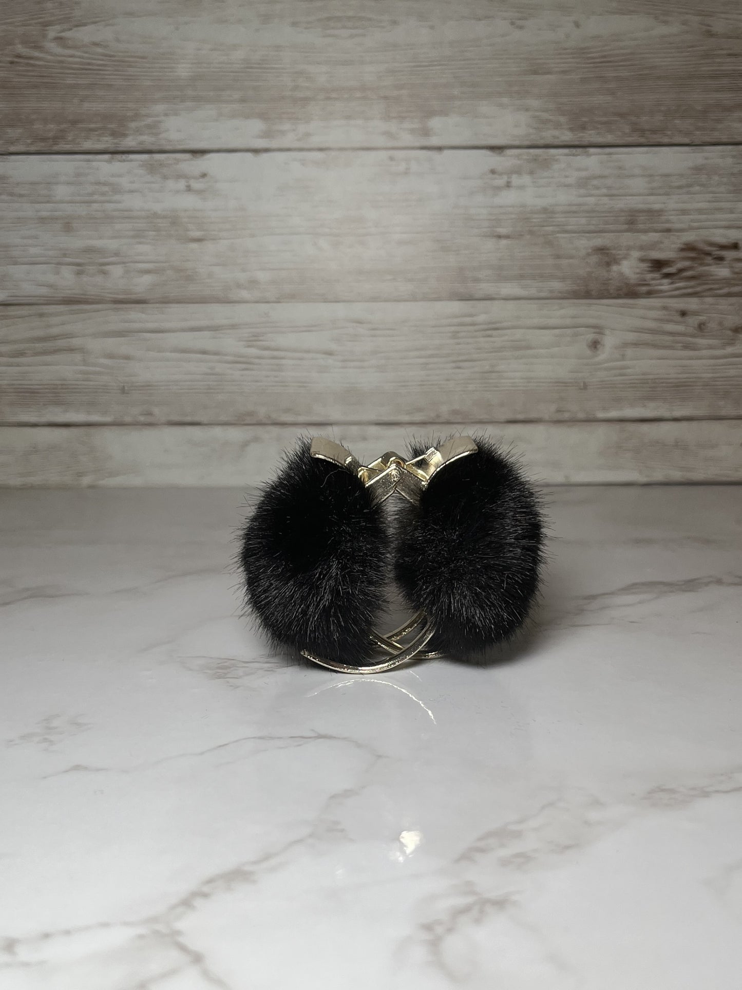 HAIR CLAW - POM POM BLACK