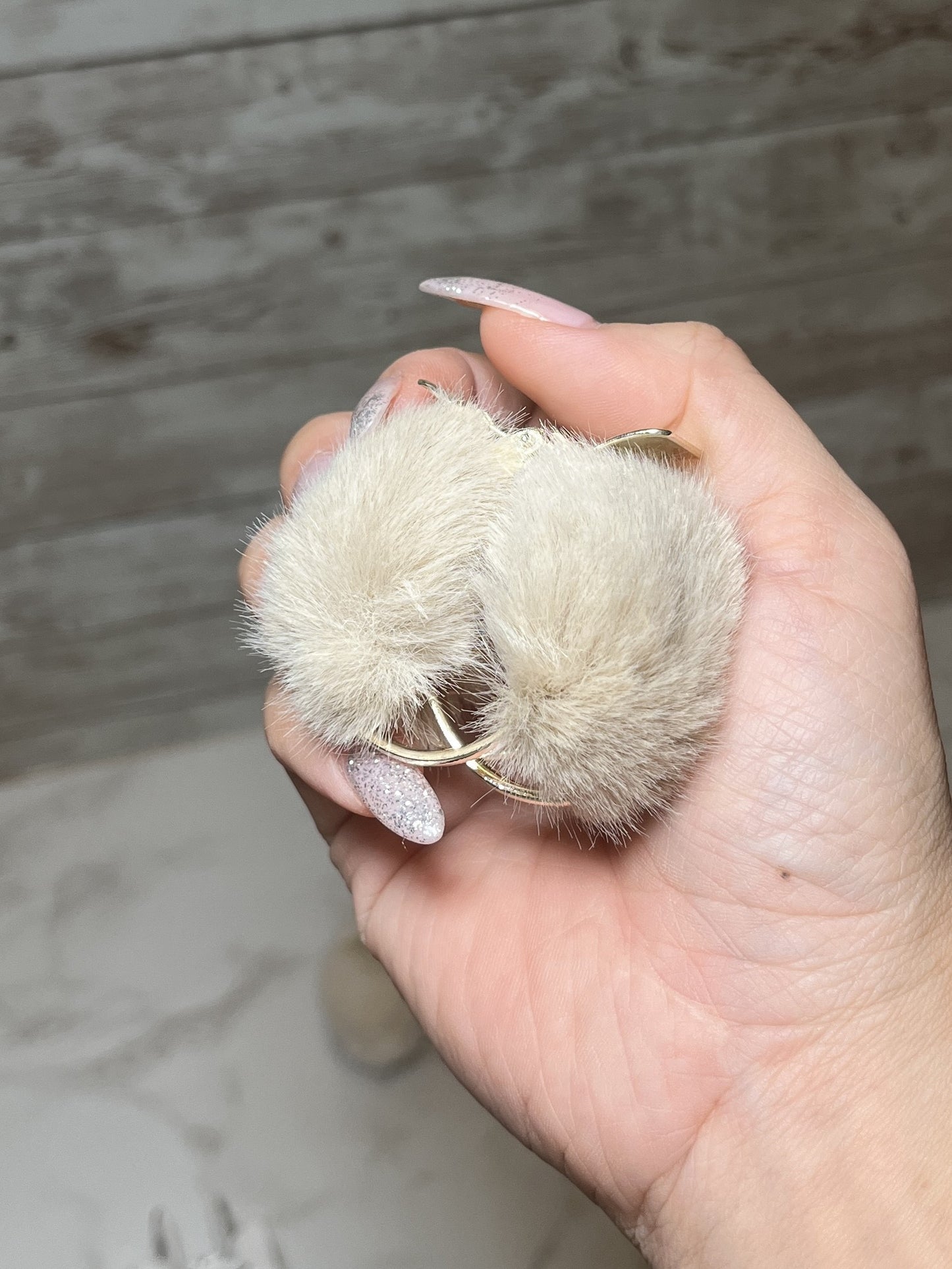 HAIR CLAW - POM POM KHAKI