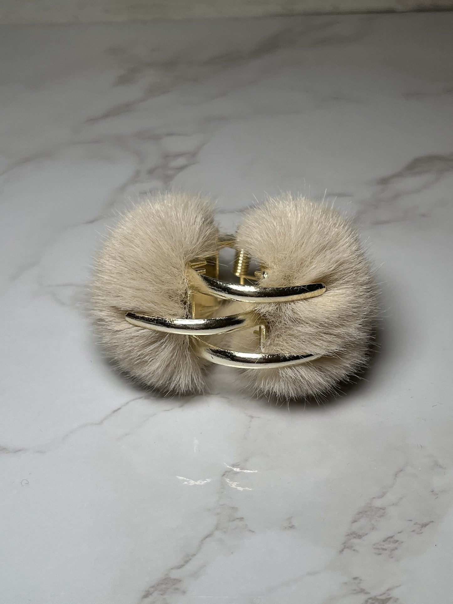 HAIR CLAW - POM POM KHAKI