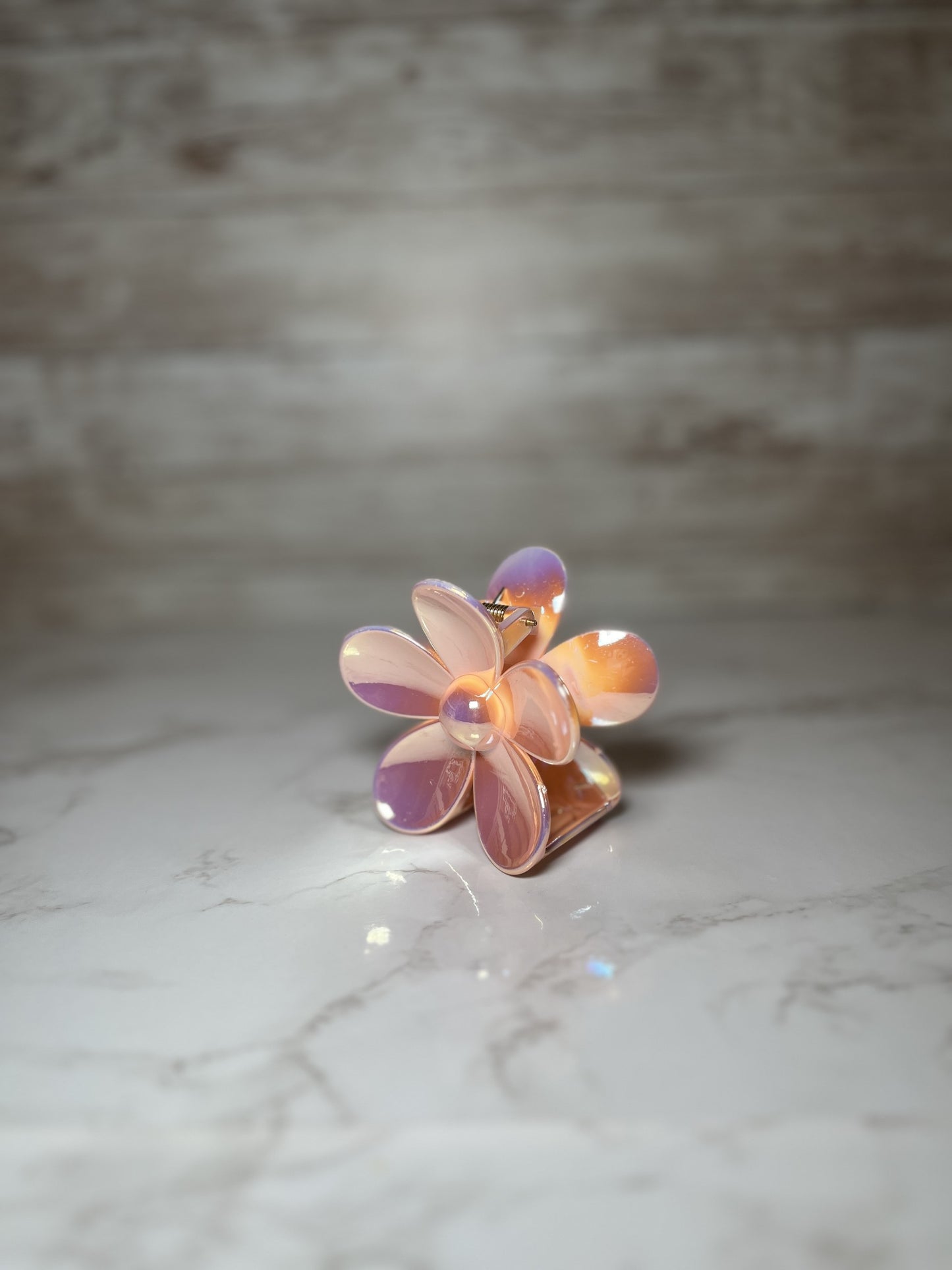 HAIR CLAW DAISY - PINK PEARLESCENT