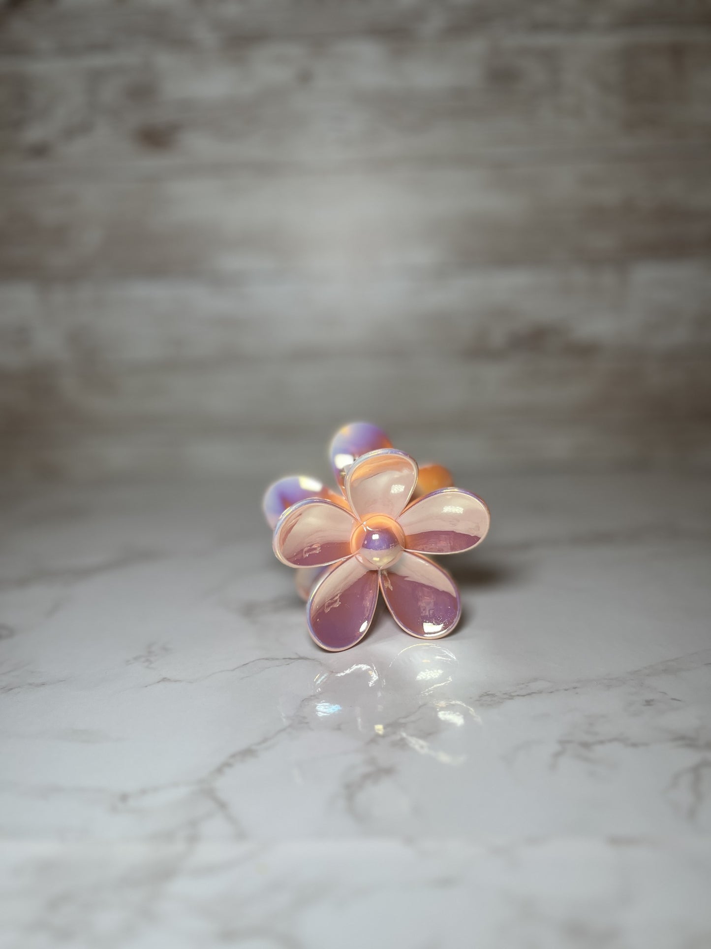 HAIR CLAW DAISY - PINK PEARLESCENT