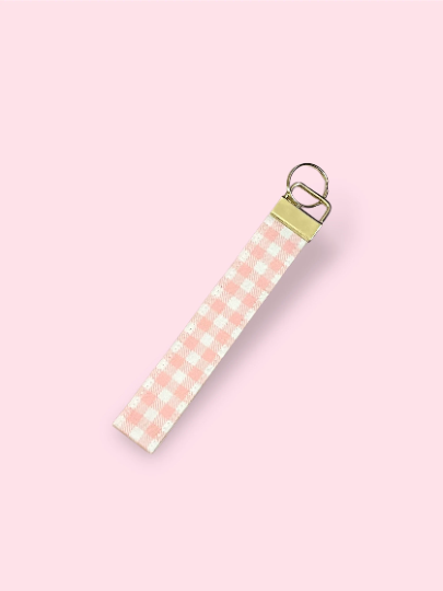 WRISTLET LANYARD - PINK CHECKERED