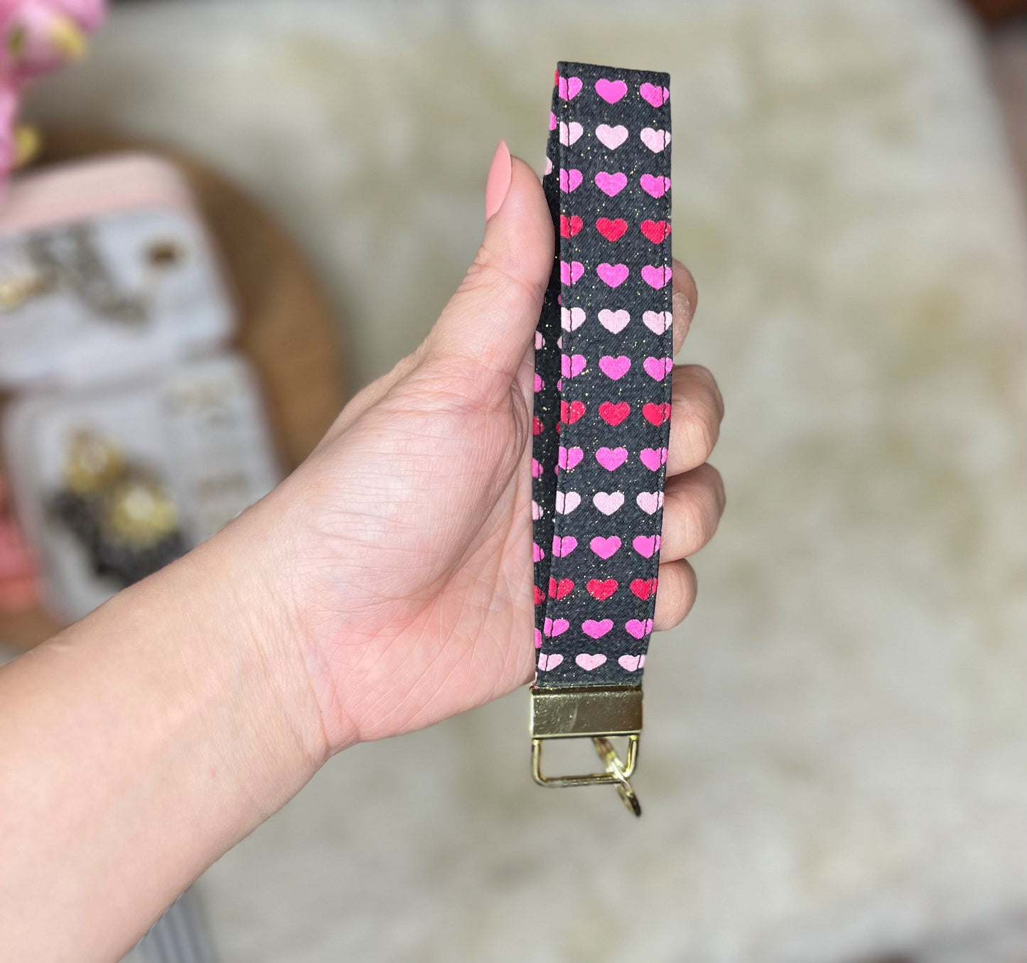 WRISTLET LANYARD - BLACK W/HEARTS